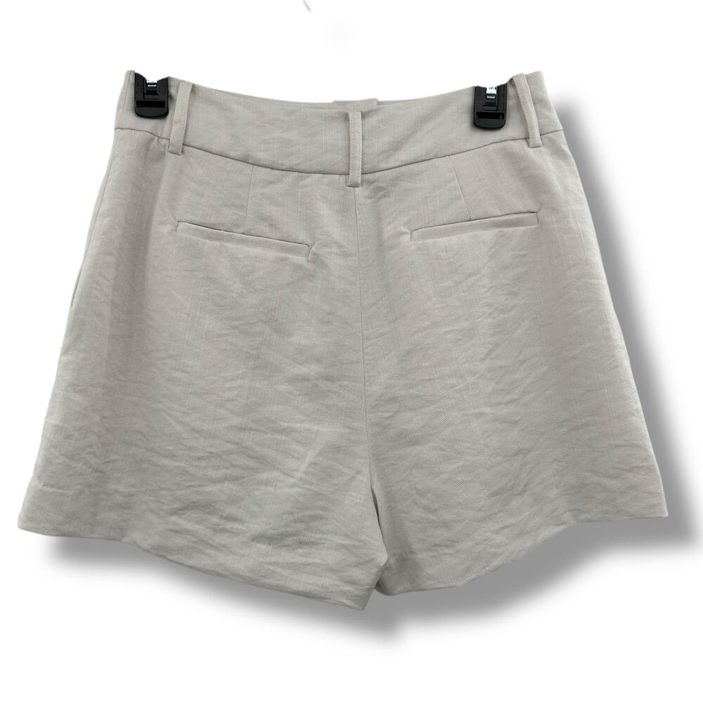 BCBG White High-Waist Pleated Shorts - Picture 5 of 8
